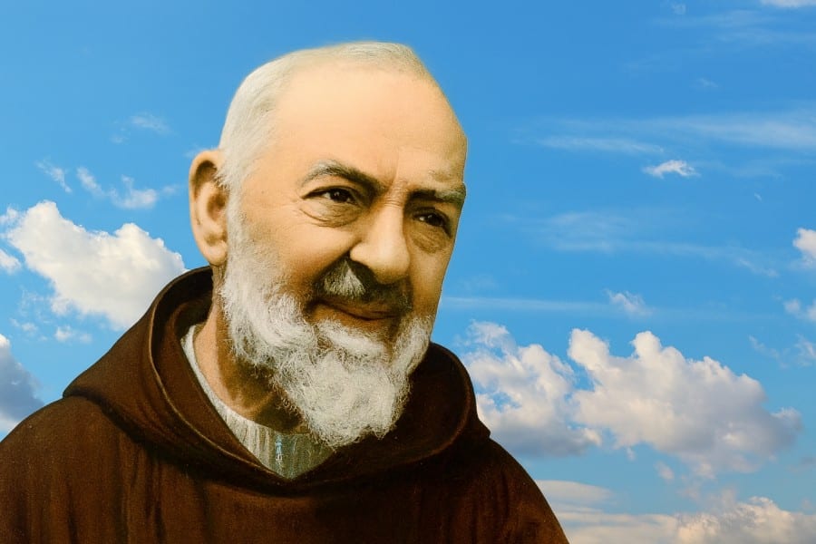 Santo Padre Pio de Pietrelcina: Estigmatizado e pai de almas - Via Católica